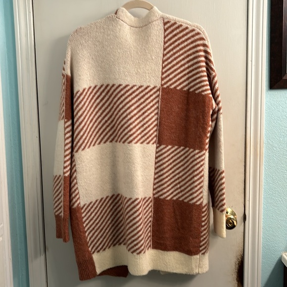 Cardigan size medium - Picture 2 of 3